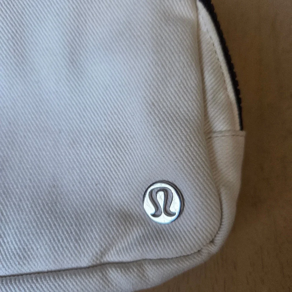 Lululemon Everywhere Belt Bag 1L White Canvas Twill Black Strap Fannypack Travel
